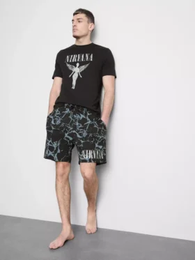 Nirvana kort pysjamassett