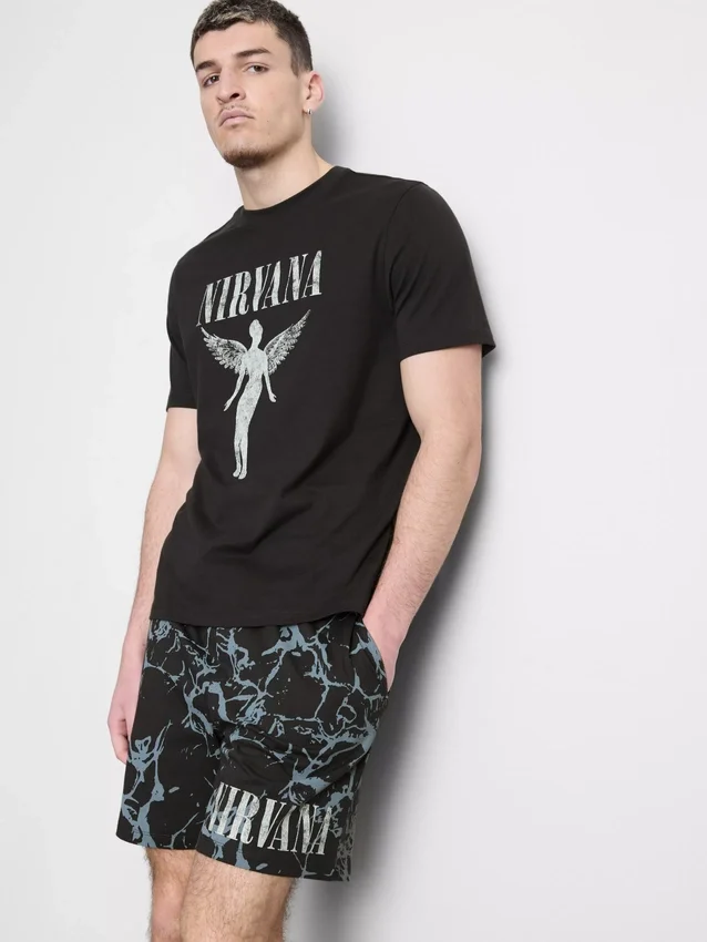 Nirvana kort pysjamassett