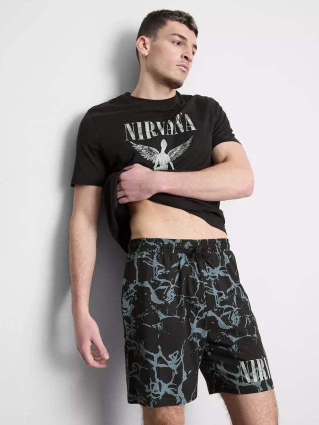 Nirvana kort pysjamassett