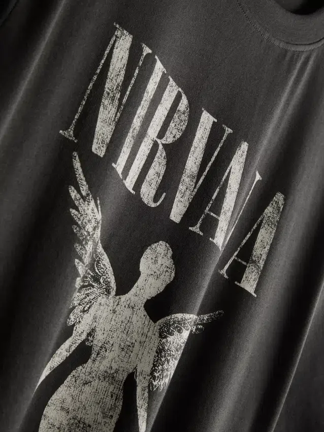 Nirvana kort pysjamassett