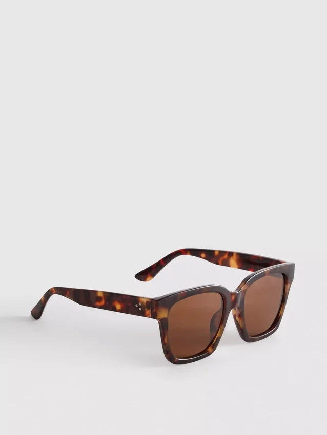 Overdimensjonerte solbriller i «cat eye»-stil