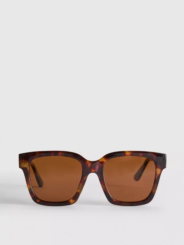 Overdimensjonerte solbriller i «cat eye»-stil