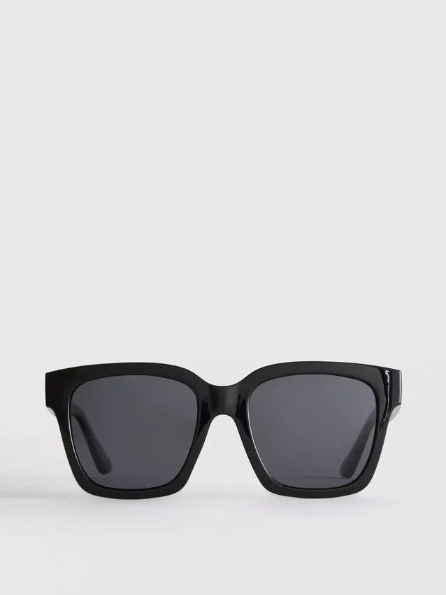 Overdimensjonerte solbriller i «cat eye»-stil