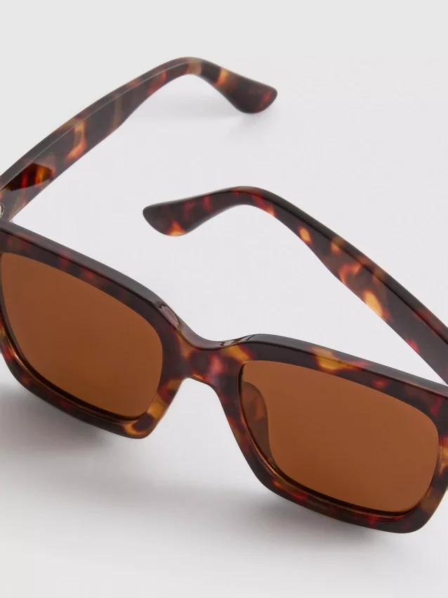 Overdimensjonerte solbriller i «cat eye»-stil