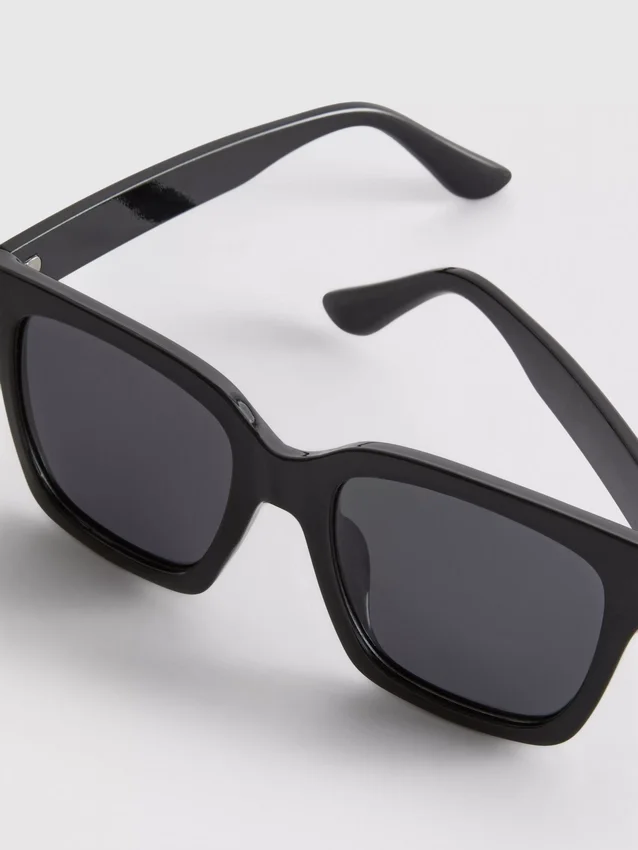Overdimensjonerte solbriller i «cat eye»-stil