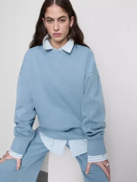 Oversized genser med nedlagte skuldre