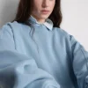 Oversized genser med nedlagte skuldre