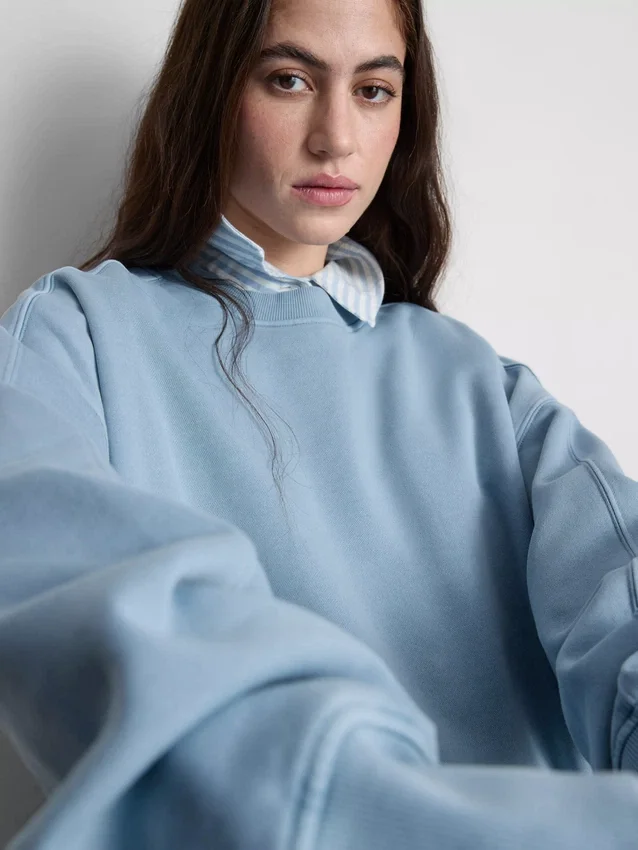 Oversized genser med nedlagte skuldre