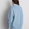 Oversized genser med nedlagte skuldre