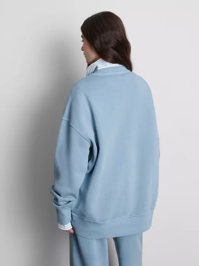 Oversized genser med nedlagte skuldre