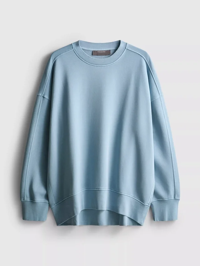 Oversized genser med nedlagte skuldre