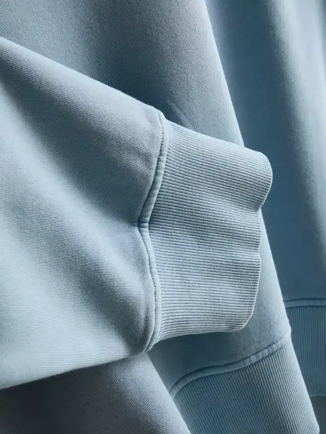 Oversized genser med nedlagte skuldre