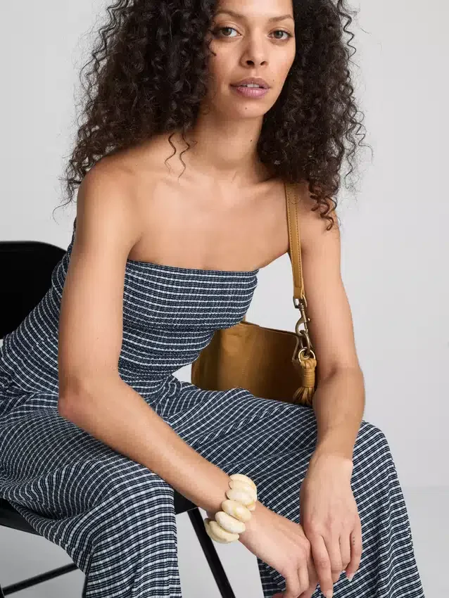 Paula Echevarría bandeau-top i gingham med volanger