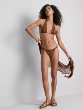 Paula Echevarría bikinibukse med leopardmønster og glitrende finish