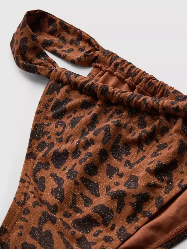 Paula Echevarría bikinibukse med leopardmønster og glitrende finish