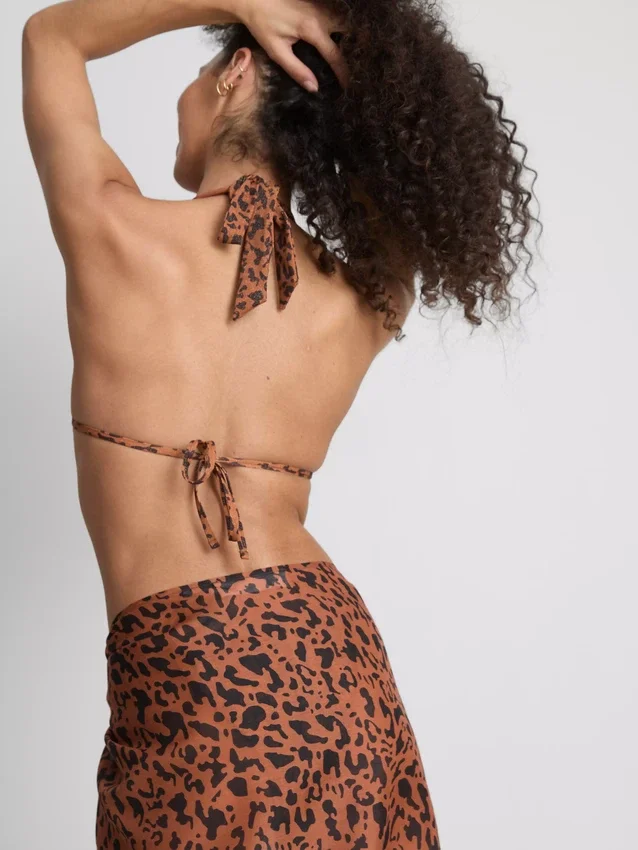 Paula Echevarría leopardmønstret bikinitopp med halterneck