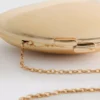 Paula Echevarría metallisk oval crossbody-veske