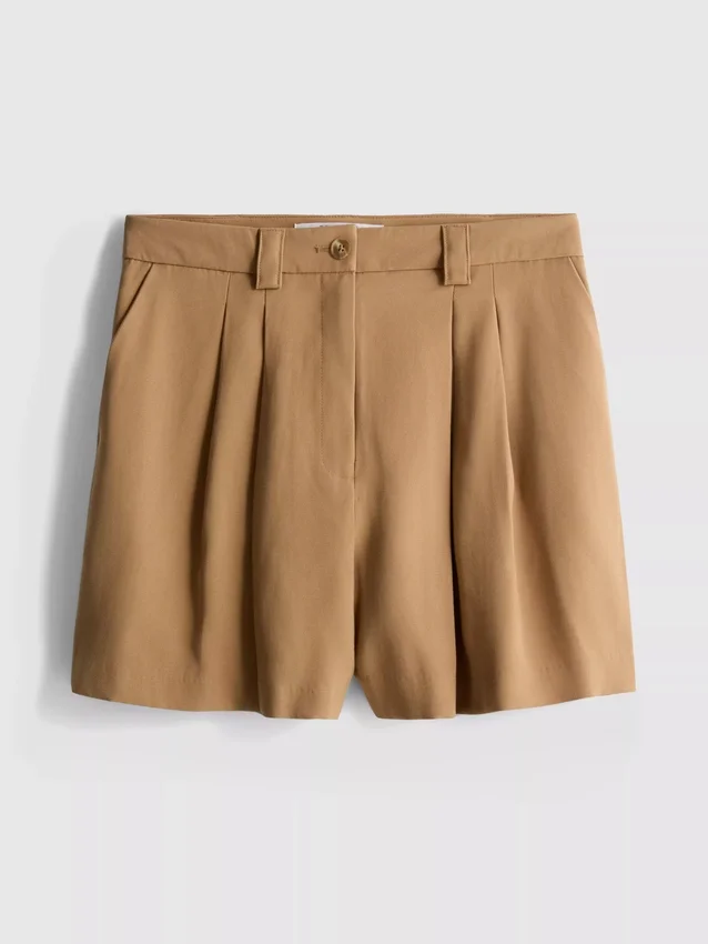 Paula Echevarría plisserte bermudashorts