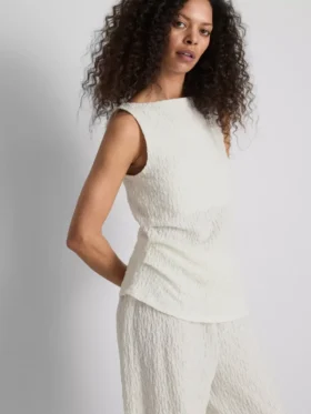 Paula Echevarría rynket, krøllet tank-top