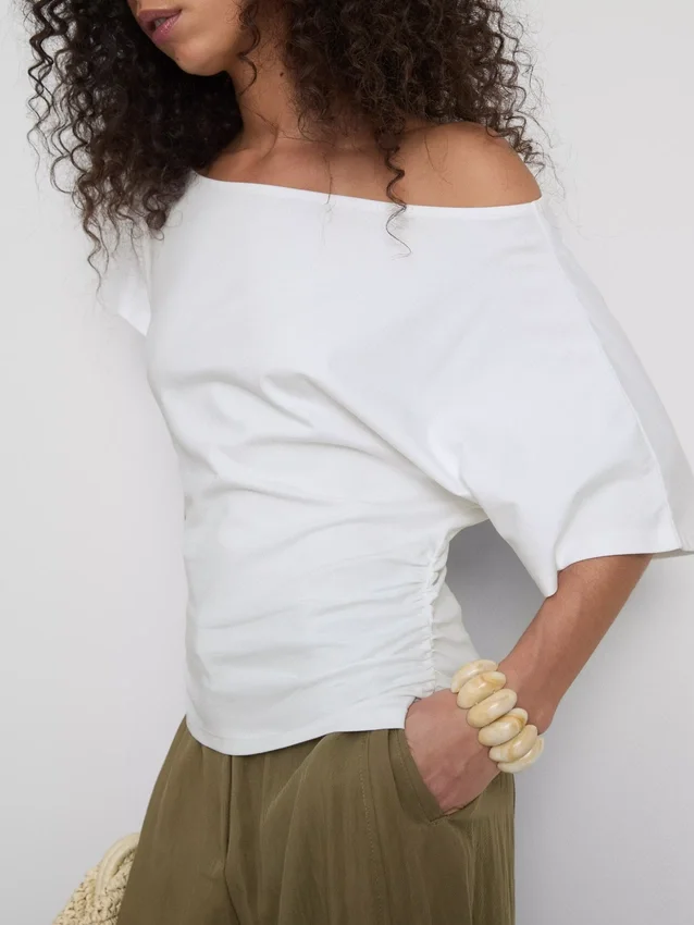 Paula Echevarría rynket topp med bare skuldre