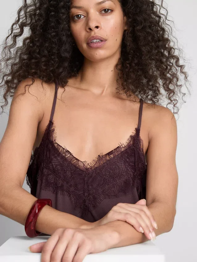 Paula Echevarría sateng-cami-top med blonderkant