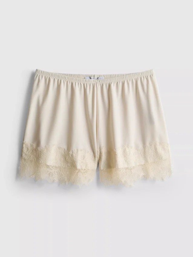 Paula Echevarría shorts med blonder