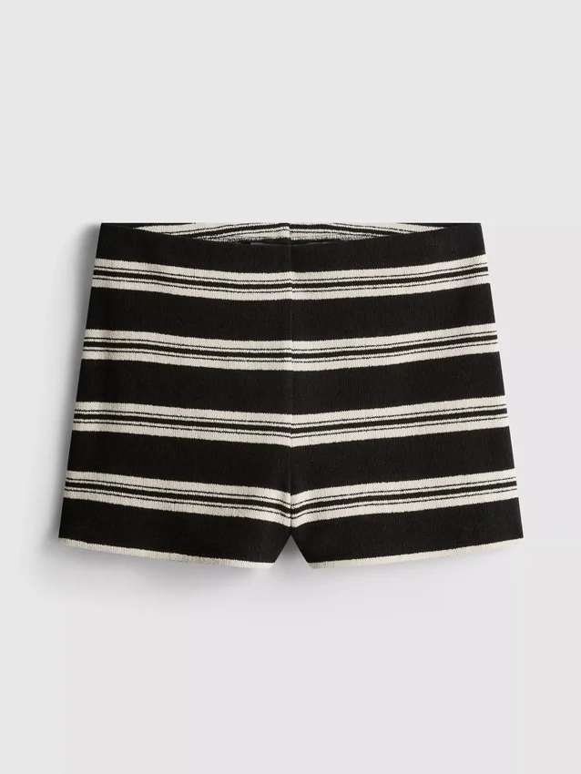 Paula Echevarría strikkede stripete minishorts