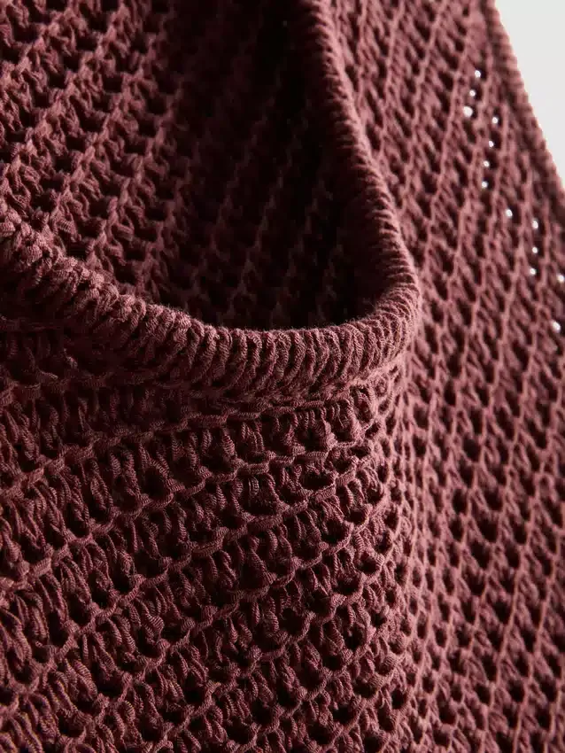 Paula Echevarría strikket asymmetrisk topp