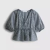 Paula Echevarría stripet seersucker-bluse med puffermmer