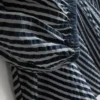 Paula Echevarría stripet seersucker-bluse med puffermmer