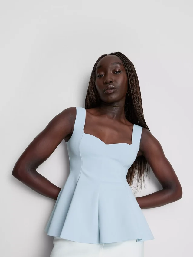 Peplum-top i krepp med hjerteformet utringning