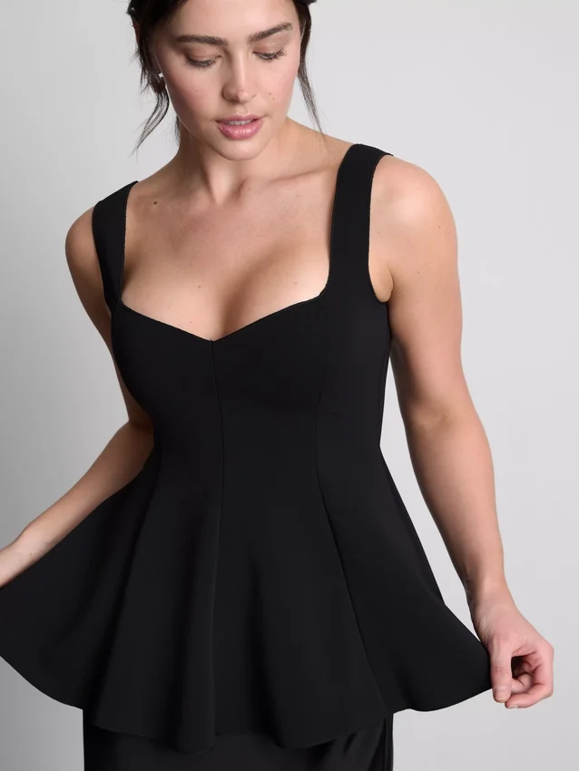 Peplum-top i krepp med hjerteformet utringning