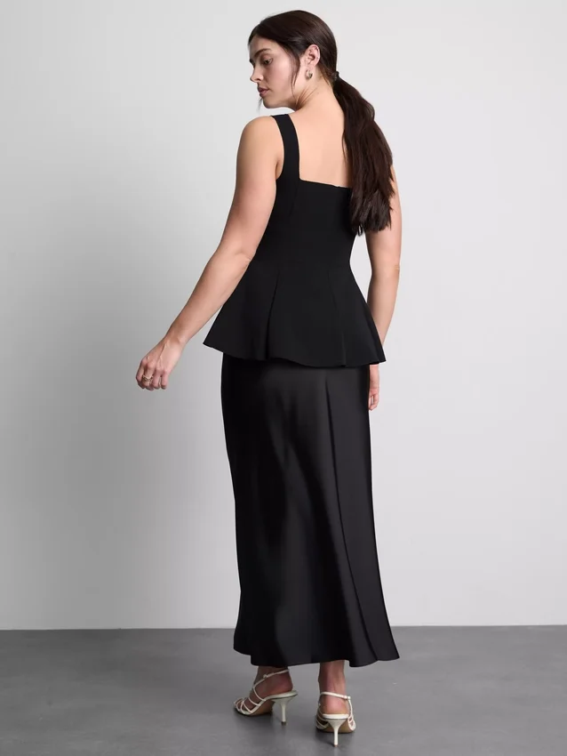 Peplum-top i krepp med hjerteformet utringning