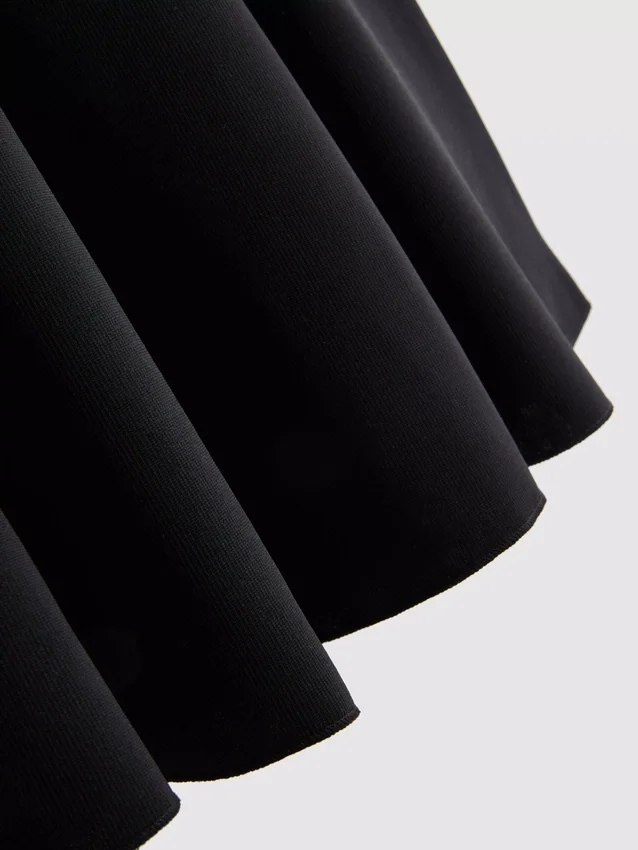 Peplum-top i krepp med hjerteformet utringning