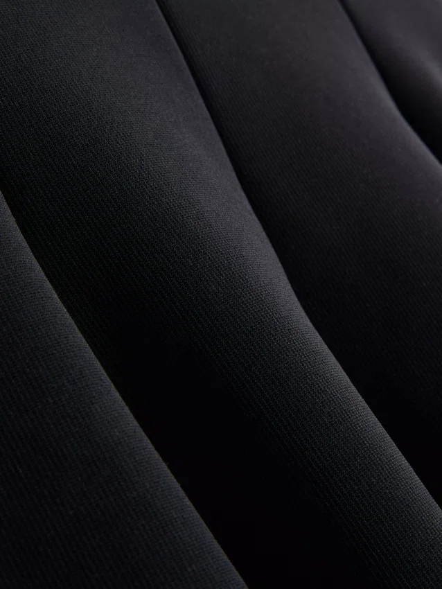 Peplum-top i krepp med hjerteformet utringning