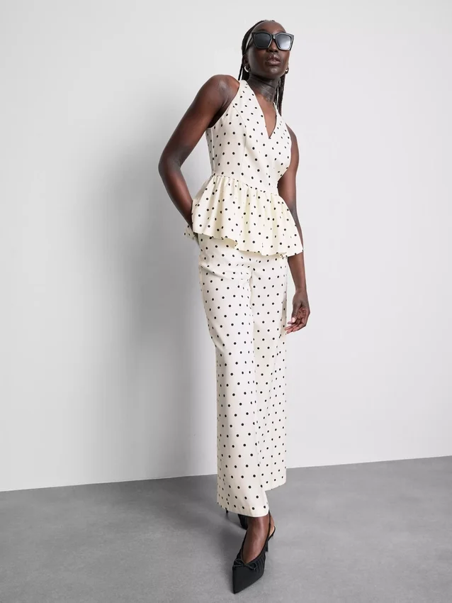 Peplum-top med halterneck og prikkemønster
