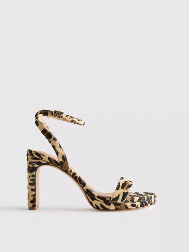 Platform-høyhælte sko med leopardmønster