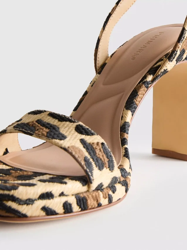 Platform-høyhælte sko med leopardmønster