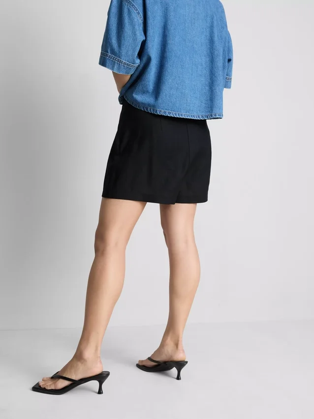Plisserte shorts i linblanding