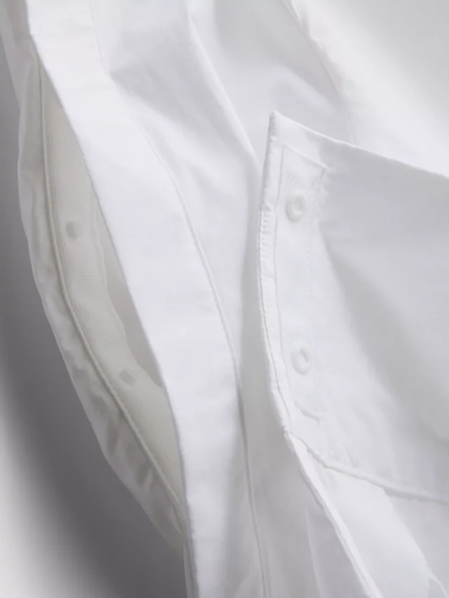 Poplin-skjorte med justerbar passform