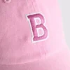 Primark-scenen | baseballcap med broderte initialer