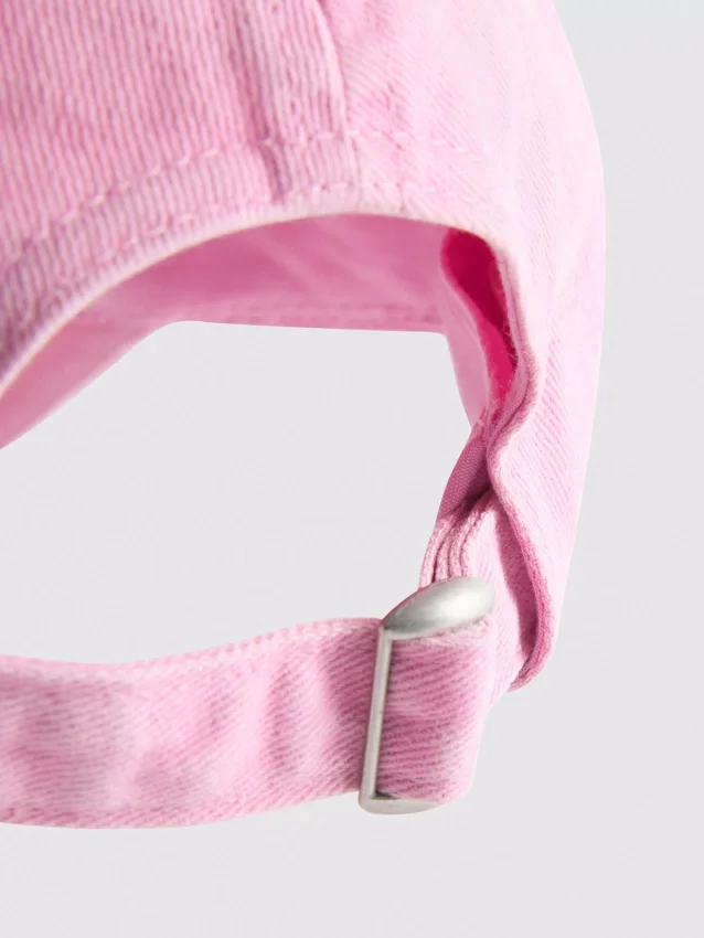 Primark-scenen | baseballcap med broderte initialer