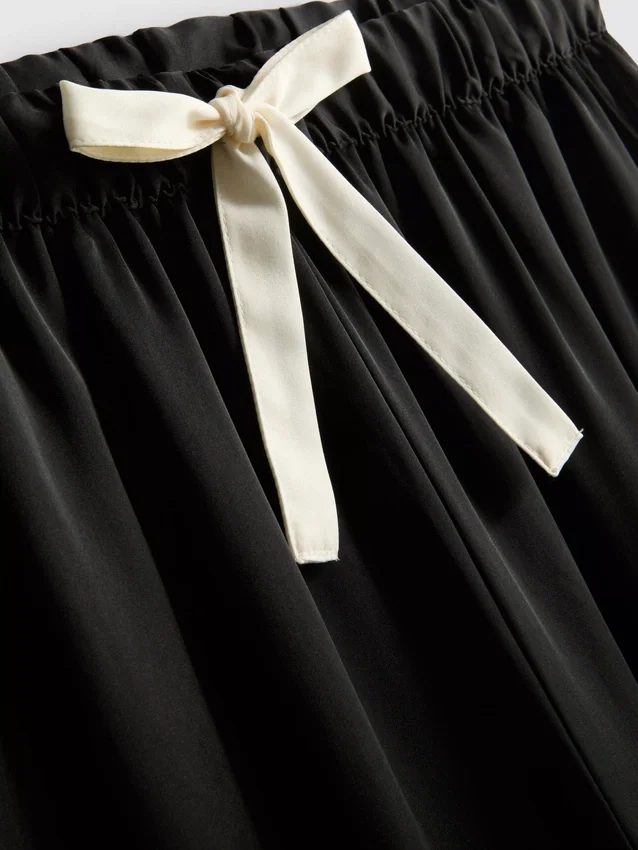 Pysjamassett i sateng med piping