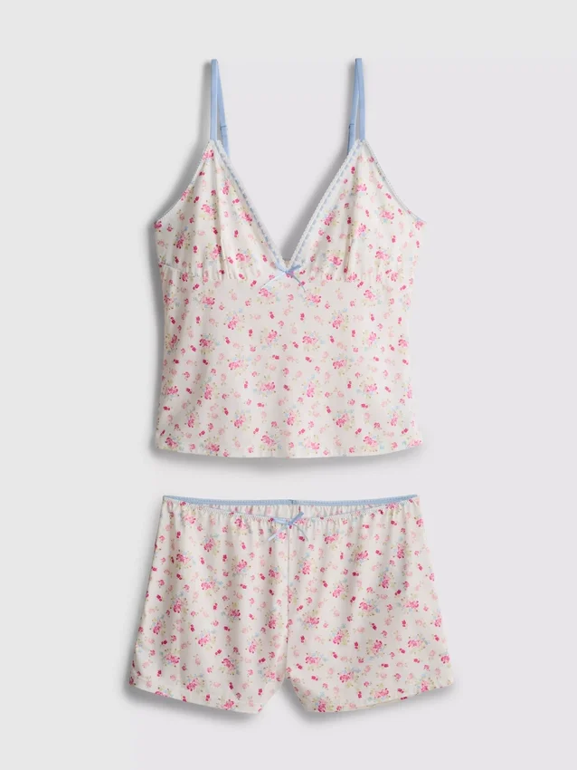 Pysjamassett med tettsittende cami og shorts