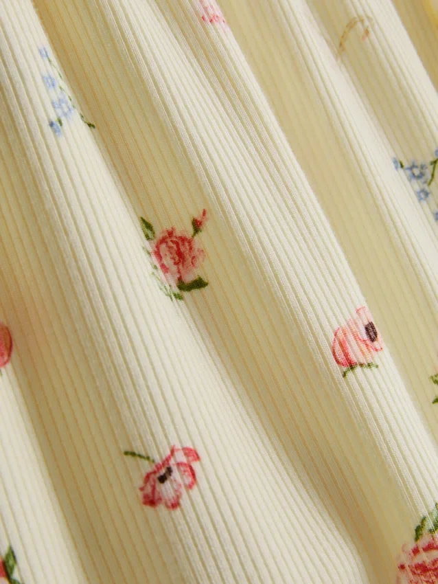 Ribbede pysjamaser med blomstertrykk