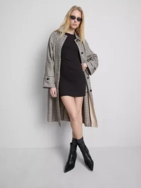 Ribbet bodycon-minikjole i T-skjorte-stil