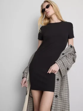 Ribbet bodycon-minikjole i T-skjorte-stil