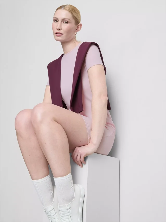 Ribbet bodycon-minikjole i T-skjorte-stil