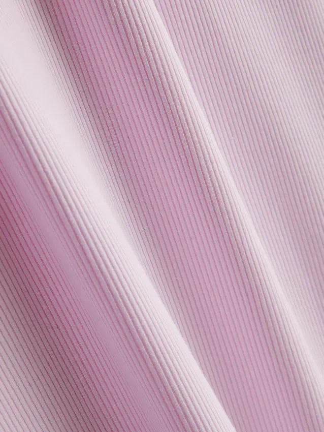 Ribbet bodycon-minikjole i T-skjorte-stil