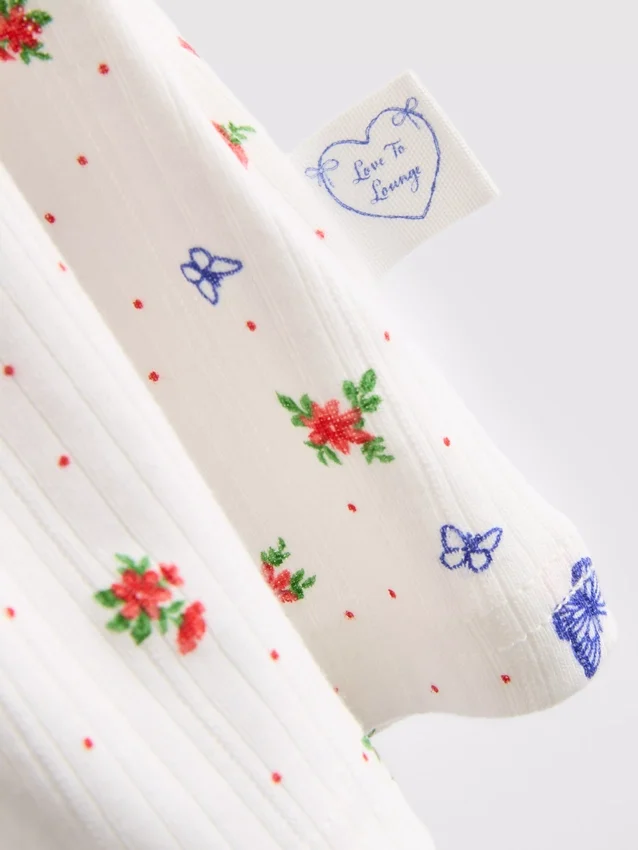 Ribbet pysjamaser-cami med sommerfuglemotiv